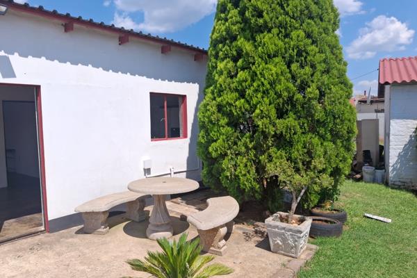 We are pleased to offer a beautiful 2 bedroom cottage for rent in the sought-after area of Eldoradopark. This immaculately maintained ...