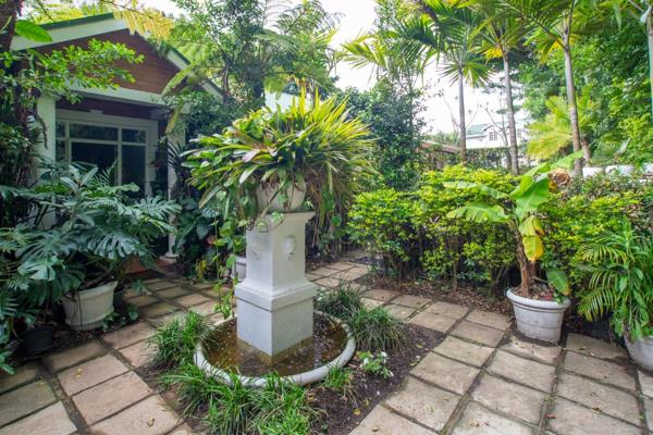 REDUCED TO SELL 

STUNNING 4 BED EN SUITE HOME IN PRIME LOCATION SET IN TROPICAL GARDEN OVERLOOKING A DAM AND GOLF COURSE 

Nestled ...