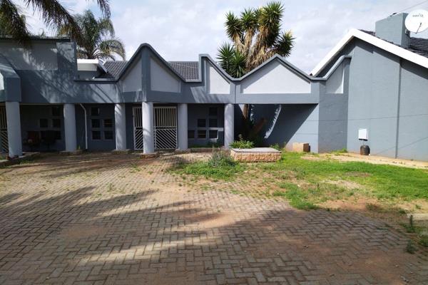 Commercial property for sale in Florida Park, double stand, 450 &amp; 448 Ontdekkers ...