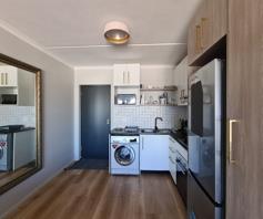 Apartment / Flat for sale in Bloubergstrand