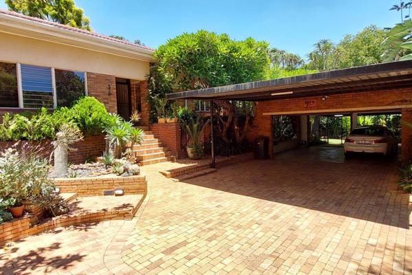 ** SOLE &amp; EXCLUSIVE MANDATE **

Delightfully charming property, tucked away on a quiet street in Rietondale, offering: 

3 ...