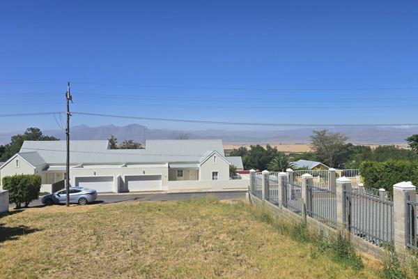 Escape to unparalleled beauty in the heart of the Riebeek Valley. This exceptional 675sqm plot, nestled above the road, offers ...