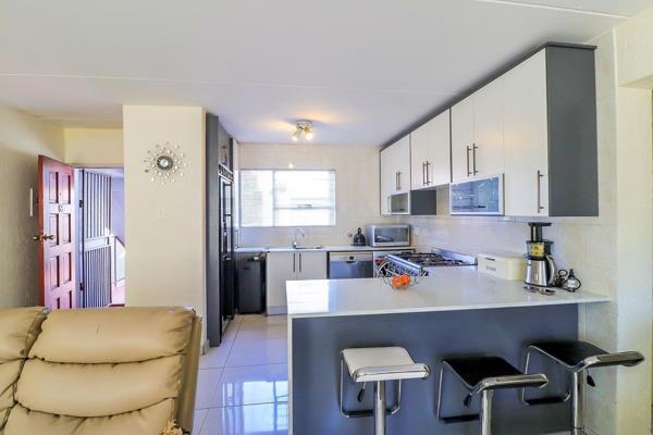 Just listed!!  2 Bedroom apartment in Vorna Valley.

Prime location. Down the road from Mall of Africa, Curro Halfway Gardens and easy ...