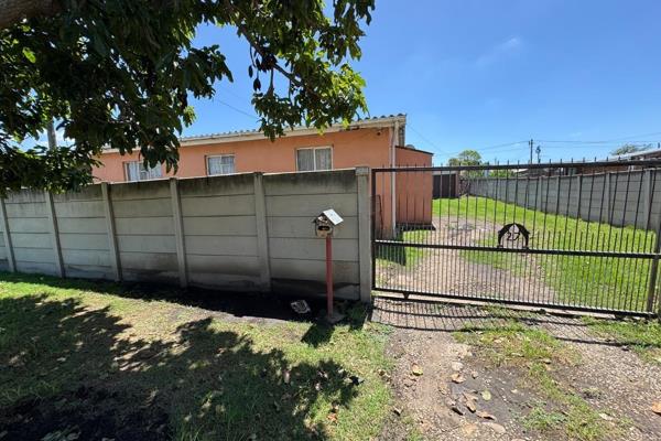 This delightful family home is ideally situated close to town and schools, offering both comfort and convenience. The spacious lounge ...