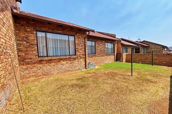 Modern 3 Bedroom Cluster Home

Welcome to a 3 bedroom home in Meredale ,showcasing a stunning cluster-modern design that perfectly ...