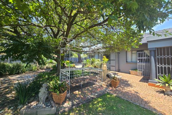 Stunning 3 Bedroom Home with 2 Bedroom Flat for Sale in Evander

Nestled in a prime area of Evander, this extraordinary beautiful home ...