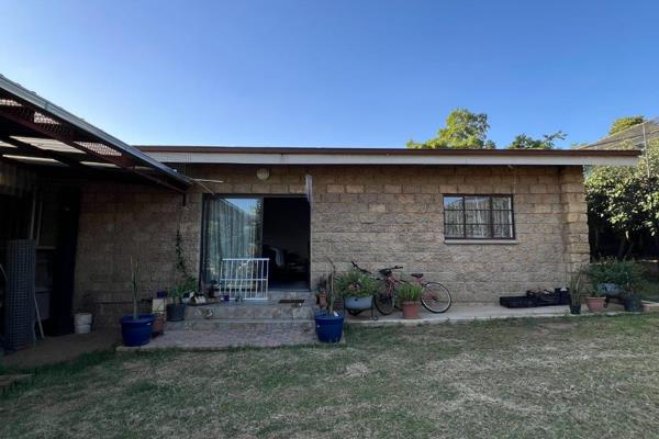 Welcome to this charming 3-bedroom, 1.5-bathroom home nestled on a quiet plot in the peaceful President Park, offering a tranquil ...