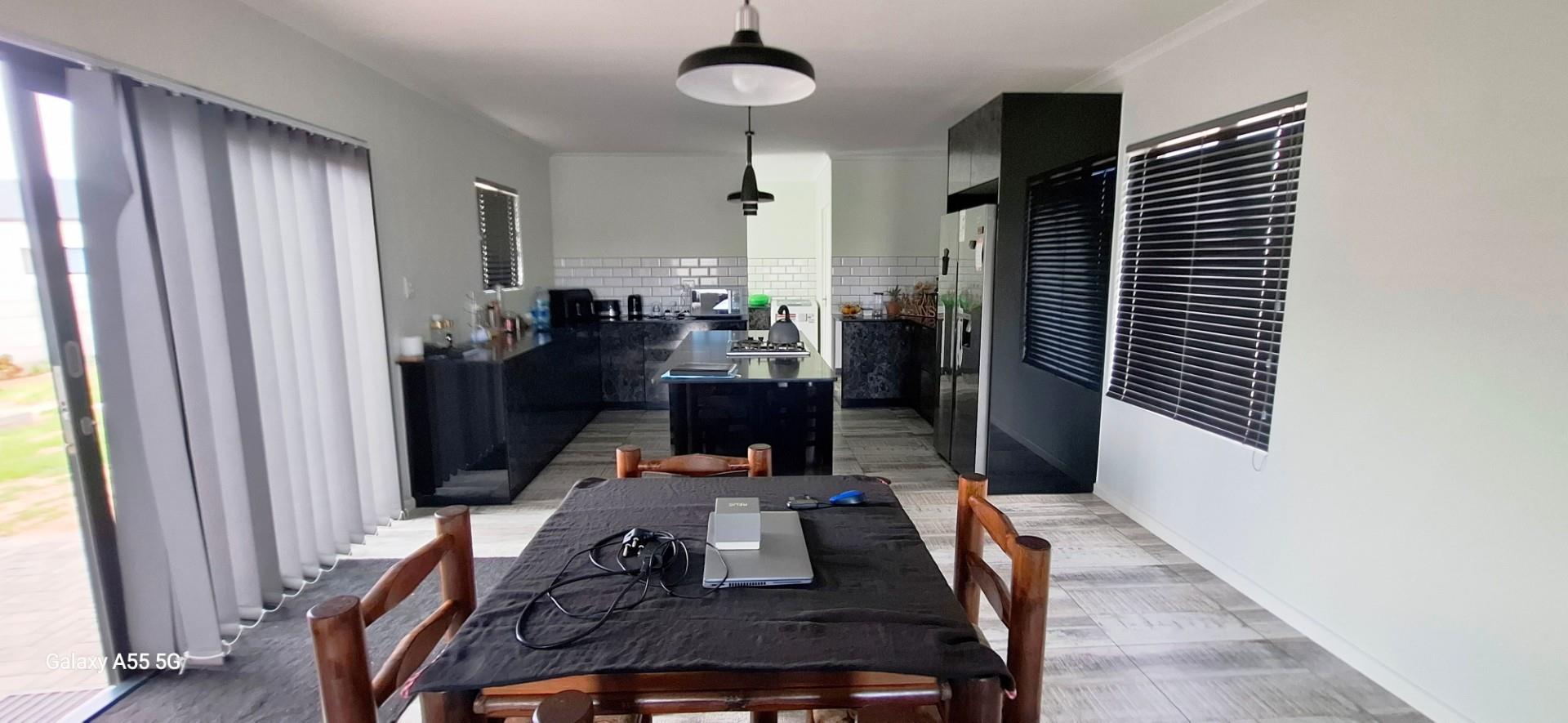 Photo of 4 Bedroom House for sale in Vredenburg