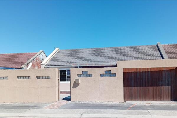 STRANDFONTEIN – Your Holiday Vibe In the smack of the Ocean

Welcome to this delightful 3-bedroom Home, 

Main Bedroom, Main ...