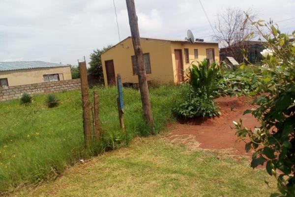 This property is situated within a  township called Tsakane. It consist of two bedrooms, 1 inside toilet and 1 bathroom, lounge and ...