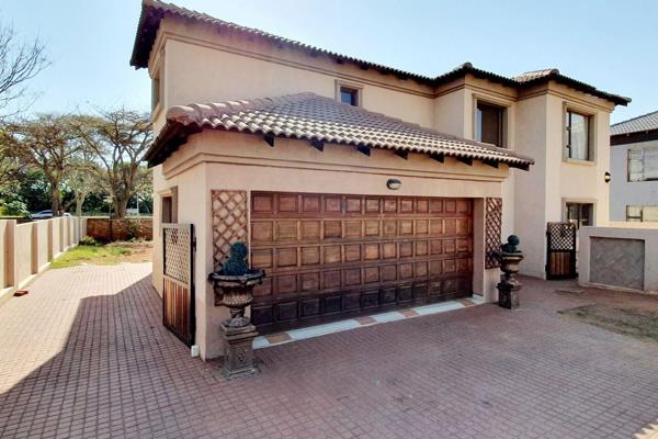 This modern family home is located in a security estate in Ninapark, Pretoria. This home features 3-bedrooms, 2 full bathrooms (1 ...