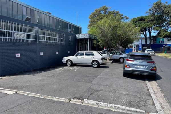 Factory situated in a very sought after Industrial/Commercial node in the Southern Suburbs.
Close to public transport with easy access ...