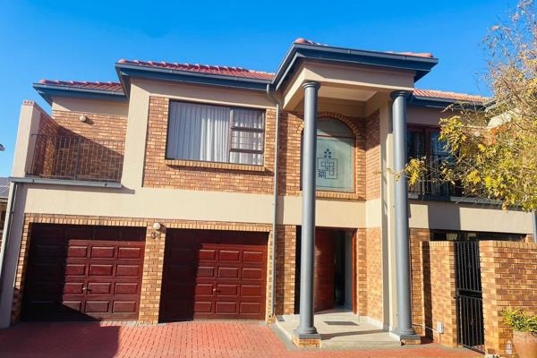 Stunning Cluster for Rent in Van Riebeeck Park!

Features:

- 3 spacious bedrooms upstairs
- Open-plan lounge, dining room &amp; ...