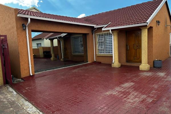 Two bedrooms ,one bath and double garage
Features:

Open plan lounge and kitchen, creating a spacious and welcoming ...