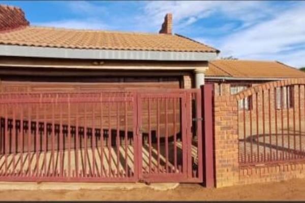 A house available for sale in hammanskraal Temba unit d ext 1.

Featuring 3 bedrooms
Bathrooms:1
Recap rooms:1
Garages:2(can ...