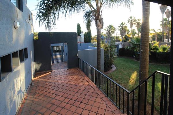 A rare find.
Four bedroom home in Dowerglen Ext5 under 3mill.
Modern Kitchen
3 ...