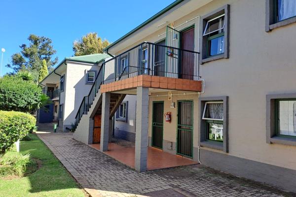 This apartment in a secure complex offers an open-plan living area, kitchen, one bedroom, and one bathroom.  Single carport, communal ...