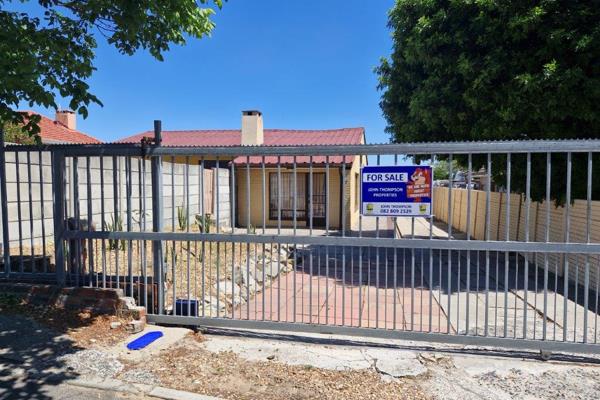 Located in the heart of Parow North, this house is looking for a family that needs plenty of space for their extended family.  The main ...