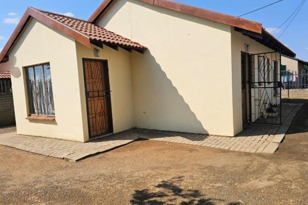 The Neat Home In Boitekong is Priced To Sell

This property consists of 3 Bedrooms, a bathroom separated from the toilet, a kitchen ...