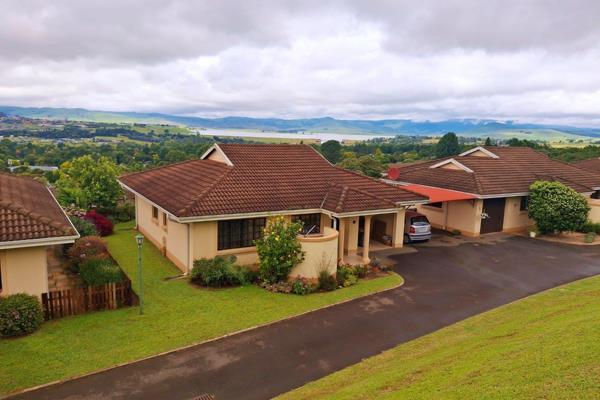 Perched high in the sought-after Eagle Ridge estate, this lovely 2-bedroom unit offers breathtaking panoramic views of Howick and the ...