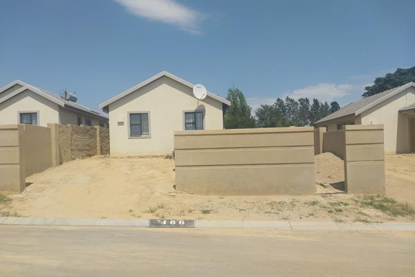 3 Bedroom House for Rent in Kya Sands
This lovely 3-bedroom, 1-bathroom house is available for immediate rental in a secure ...