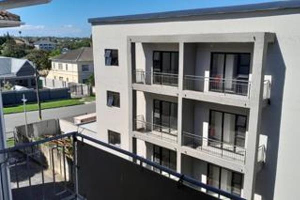 This well-maintained 3-bedroom apartment is located in the sought-after neighborhood of Sherwood, Southernwood. Featuring a functional ...