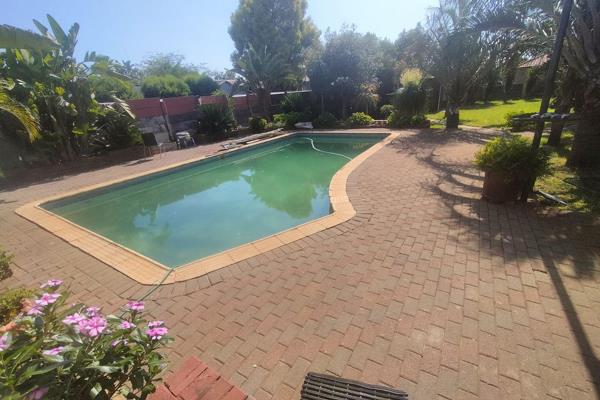 This charming older 3-bedroom home, situated in a sought-after area of Pretoria North above Rachel de Beer Street, offers plenty of ...