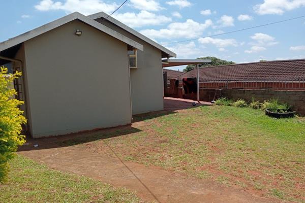 Sole mandate!!

Beautiful house for sale in your favorate area umhlathuze village
the stunning property consists of the following ...