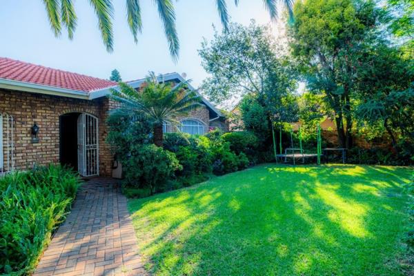 Nestled in the sought-after suburb of Oakdene, this stunning family home is a true gem ...