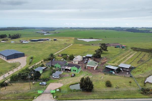 Great farm with North facing main house and two additional cottages.
Set in a very ...