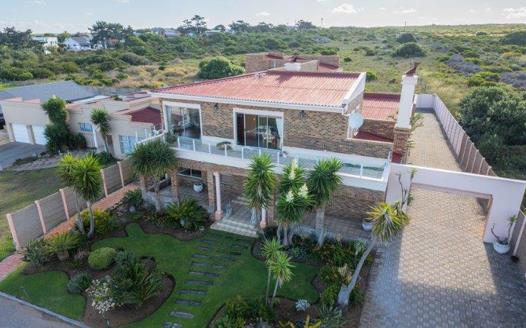 5 Bedroom House for sale in Stilbaai Wes