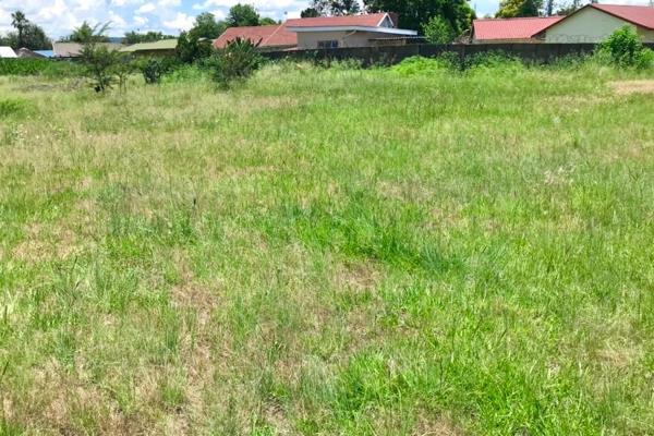 Situated in the heart of Barry Hertzog Park, this rare 1000 square meter serviced plot is one of the few remaining vacant lands ...