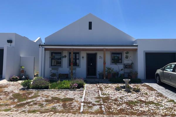 This immaculately maintained 2-bedroom unit in the sought-after Franschekraal Fynbos ...