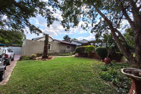 Discover this spacious 3-bedroom, 3-bathroom home to let in the heart of Weltevreden ...