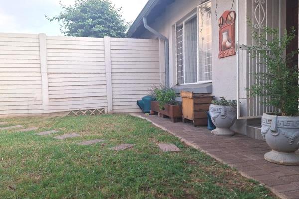 For Sale: Charming Townhouse in Glastonbury Complex, Rooihuiskraal North!

 ...