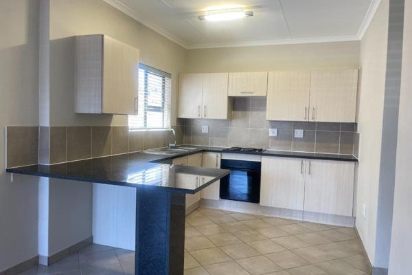 Nestled in the heart of Menlo Park, Pretoria, this modern 3-bedroom, 2-bathroom apartment offers the perfect blend of style, space, and ...