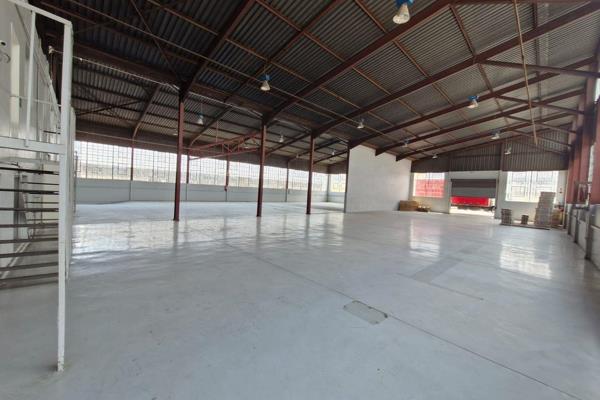 This well-equipped 1,200m2 warehouse in Wynberg is an ideal solution for businesses ...