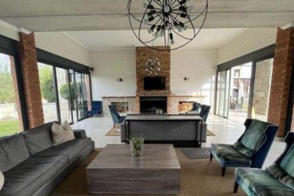 Conveniently located in Olivedale, JOHANNESBURG, Amsterdam is a classic, fully secure ...