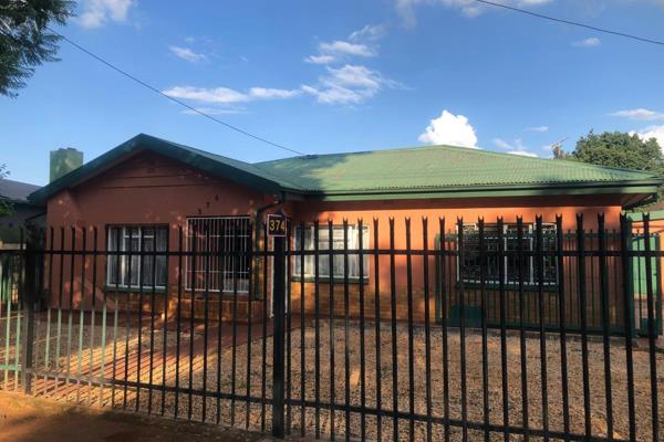 Spacious Living with Classic Appeal

Welcome to this well-maintained home in the heart of Pretoria North Central. This property ...