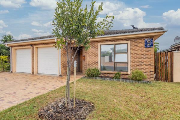 Charming 3-Bedroom Home in Sonstraal Heights, Durbanville

This well-maintained, face ...