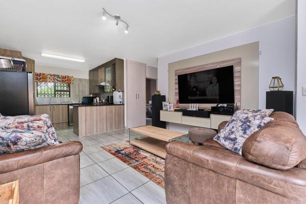 Negotiating offers from R899 000

Ground floor townhouse... Great starter home for ...