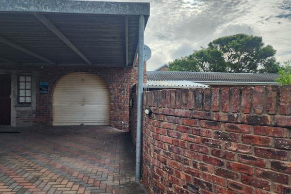 This cosy cottage is a immediately available to rent in walmer heights. Perfectly for a single person or a young or eldery couple. It ...