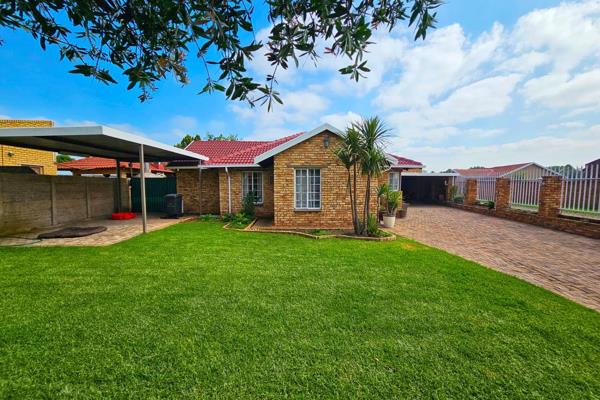 JUST LISTED ON SOLE MANDATE

MAGNIFICENT HOME IN MUCH SOUGHT AFTER BRENTHURST

This sunny 3 bedroom facebrick home, hides itself away ...