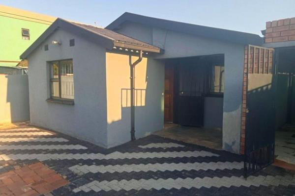 Property Features:
Bedrooms: 2 spacious bedrooms
Kitchen: Fully fitted
Bathroom: Shower and toilet
Additional: 2 outside rooms
This ...