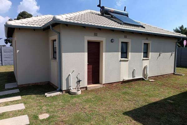 Brand New Houses are selling fast in Benoni-New Modder,, CALL NOW to APPLY!!!!!

Brand New 3 bedroom , main bedroom has ensuit shower ...