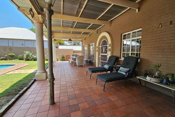 Pam Golding Properties proudly presents this spacious and well-appointed family home, ideally located in the heart of Heidelberg ...