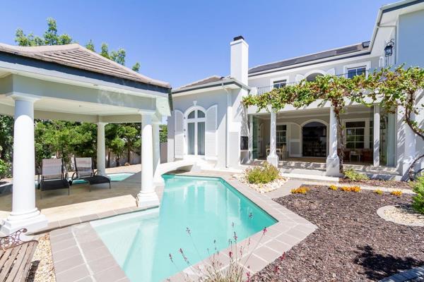 Step into a world of timeless elegance and contemporary comfort in the sought-after Val de Vie Estate. This beautifully designed ...