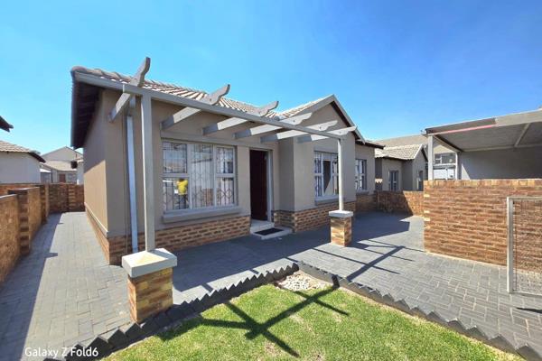 Townhouse for sale. 

??Tasbet Park EMalahleni 
??Price R 1 182 500

Rates and taxes R 924| levy R 1 212 

This good starter home is ...