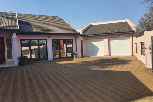 Stunning Entertainer’s Dream Home 

Nestled in a gated community just a few kilometers from Carnival Mall and Carnival City, this ...