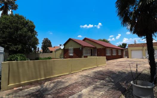 3 Bedroom House for sale in Van Dyk Park